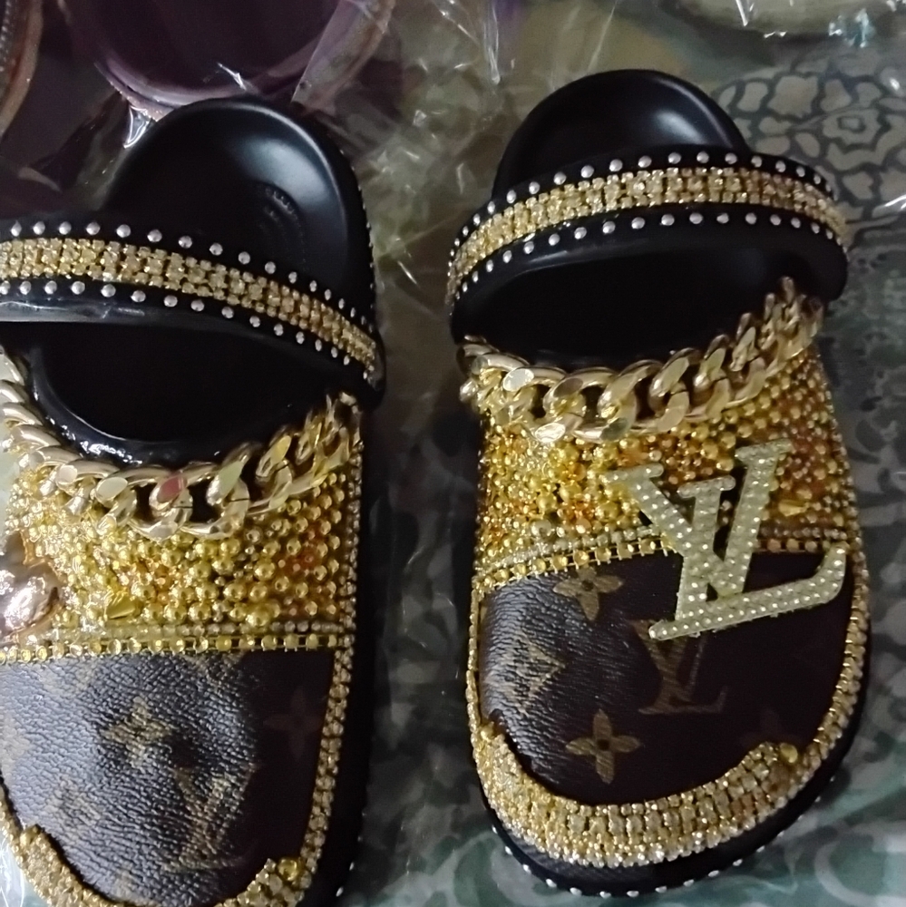 Custom crocs - Picture 2 of 3